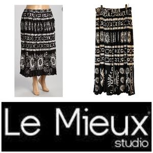 Le Mieux Studio Black and White Sunflower Broomstick Skirt Made in India